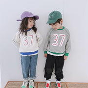 Children"s clothing wholesale autumn new children"s Round Neck Sweater Girl Baby 37 letter color matching Korean boys" sweater